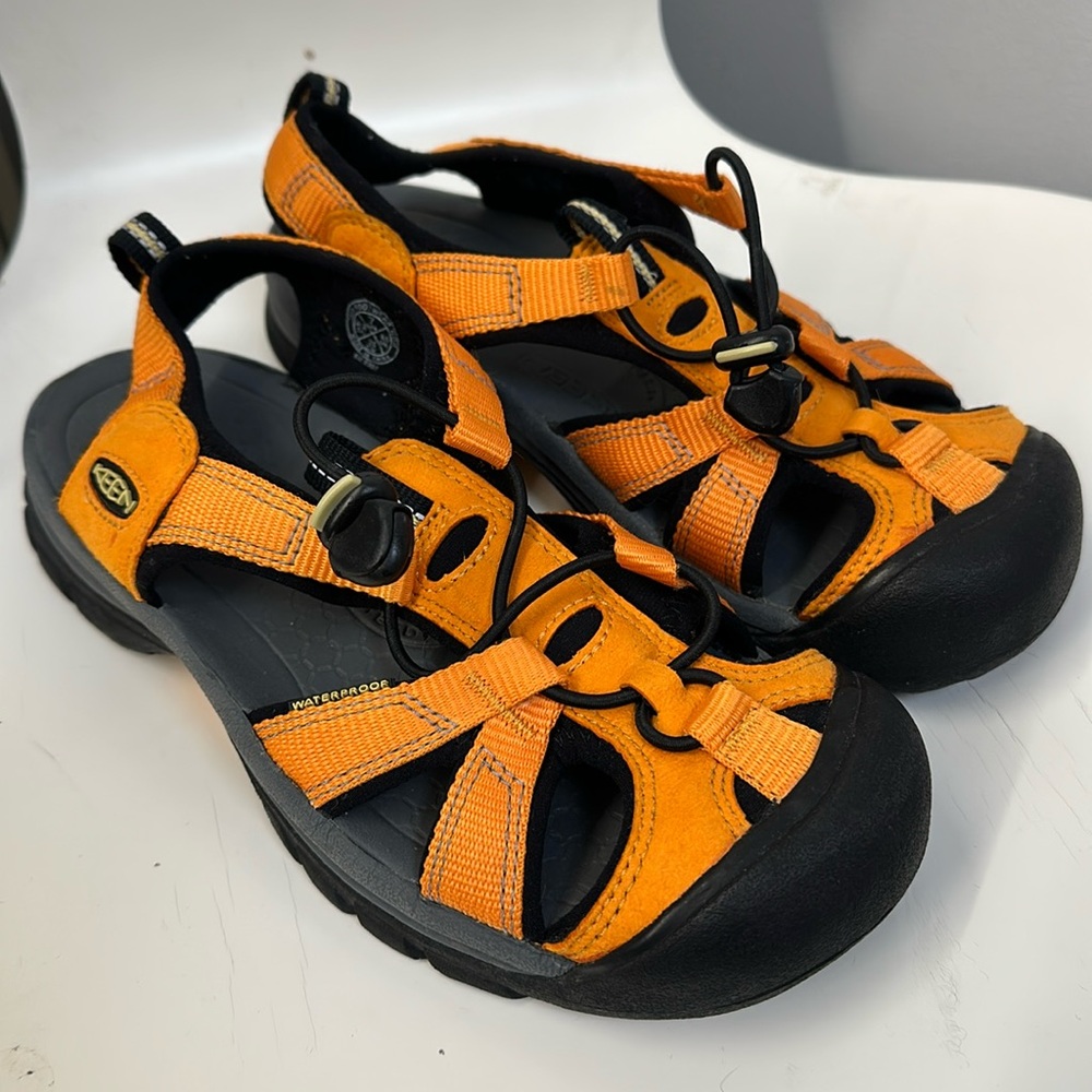 Ladies Orange Keen size 7